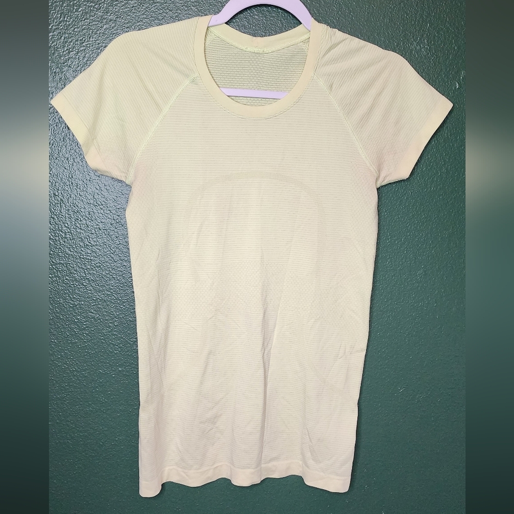 Lululemon Athletica Yellow Short Sleeve Tee